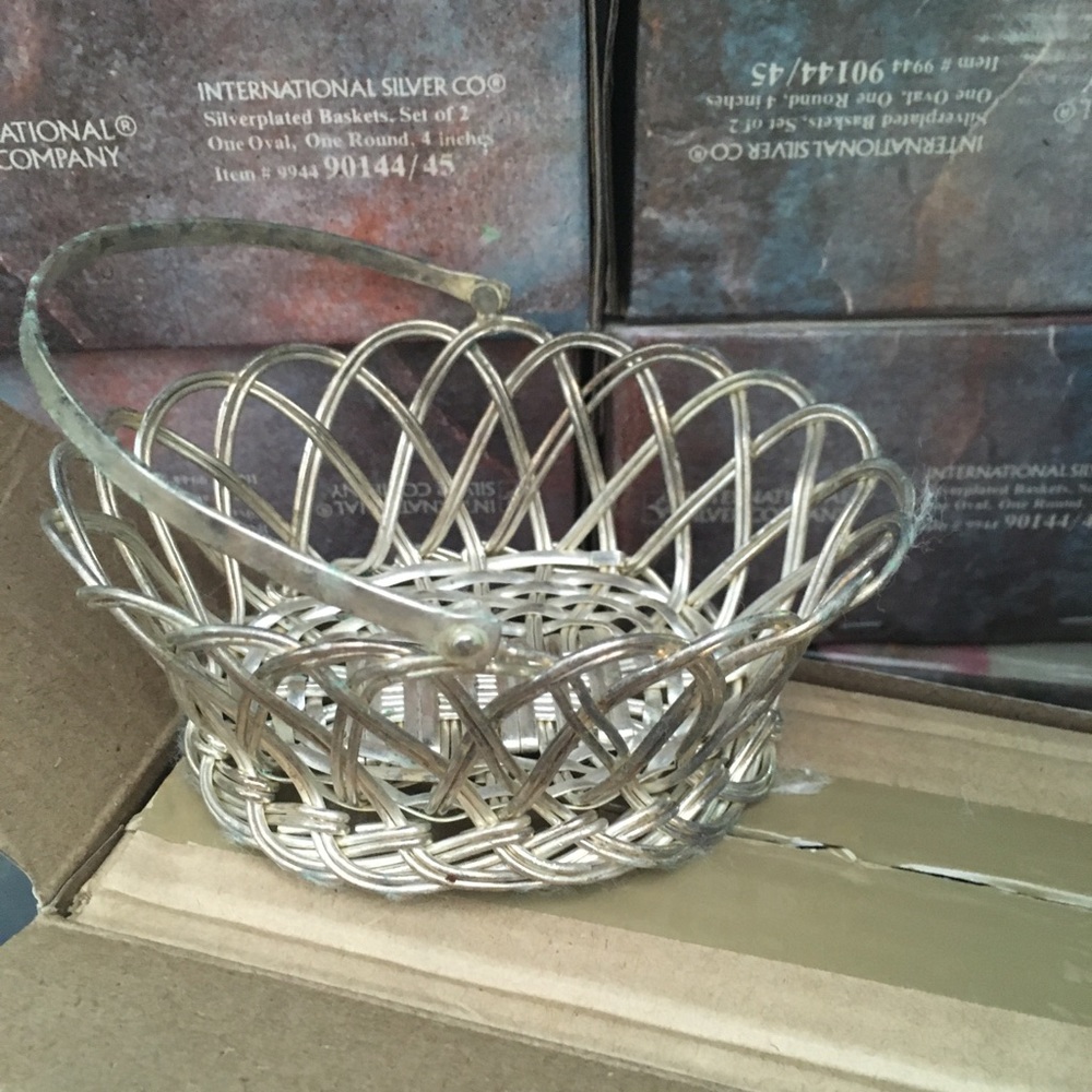 Small silver plated wire lattice baskets w/handle